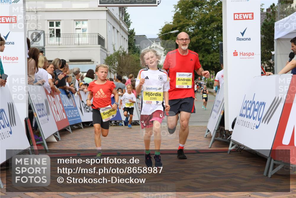 31.08.2025 - 21. Blankeneser Heldenlauf Strokosch-Dieckow http://msf.ph/oto/8658987 31.08.2025 10:25:07 Ziel 2357, 2183, 2717, 2285, 2286, 2331, 2359, 2661 meine-sportfotos.de