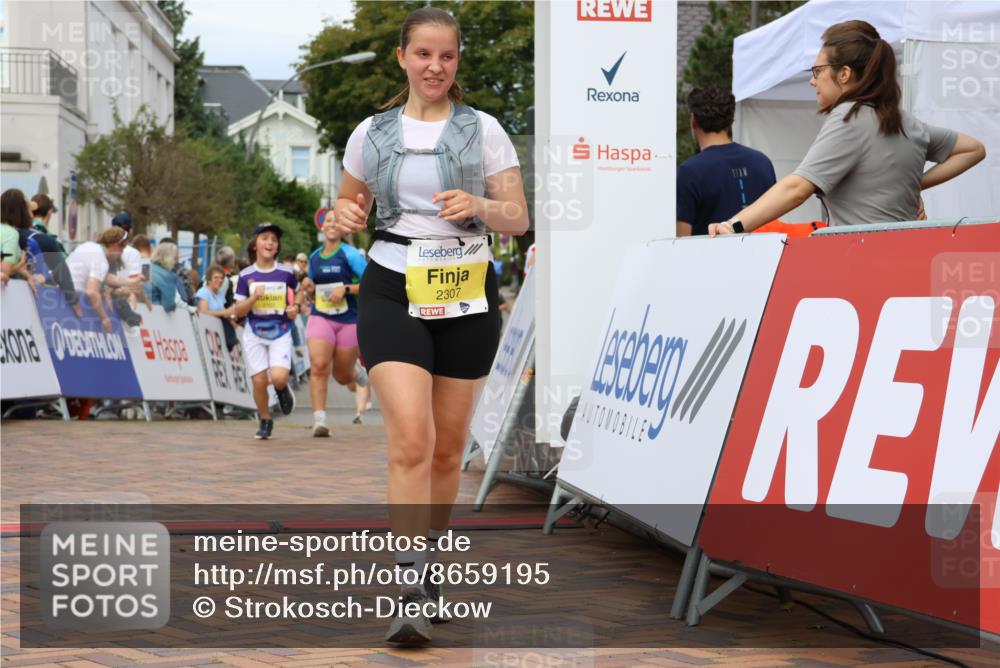 31.08.2025 - 21. Blankeneser Heldenlauf Strokosch-Dieckow http://msf.ph/oto/8659195 31.08.2025 10:31:15 Ziel 2437, 2324, 2147, 2121, 2307, 2399, 2103 meine-sportfotos.de