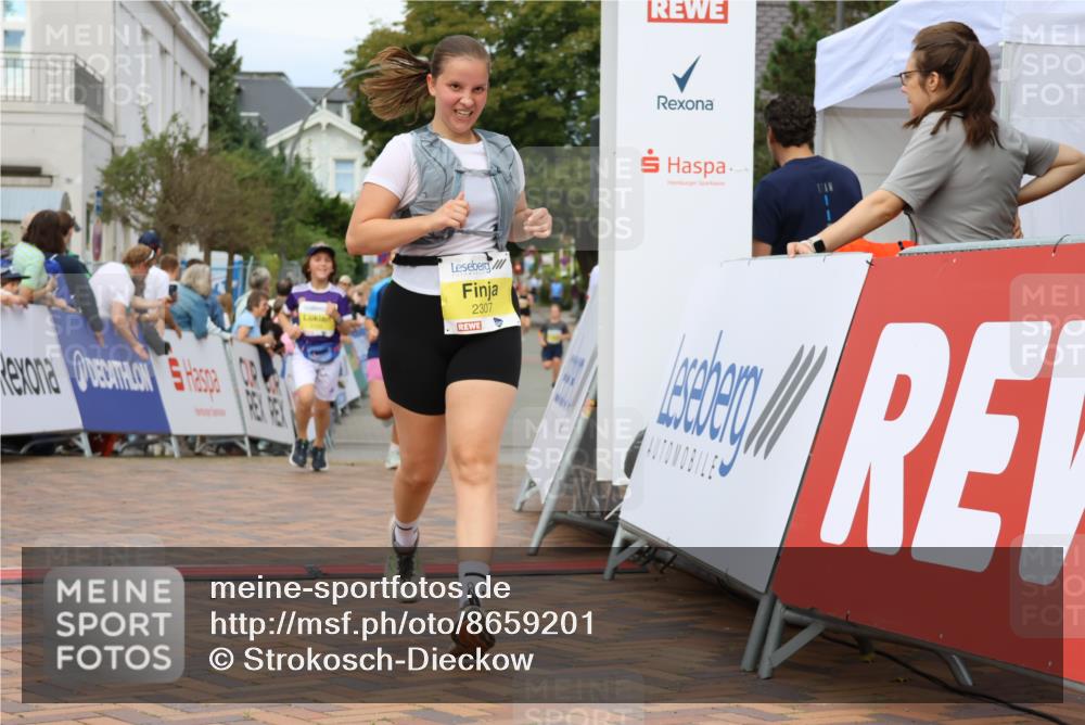 31.08.2025 - 21. Blankeneser Heldenlauf Strokosch-Dieckow http://msf.ph/oto/8659201 31.08.2025 10:31:15 Ziel 2437, 2324, 2147, 2121, 2307, 2399, 2103 meine-sportfotos.de