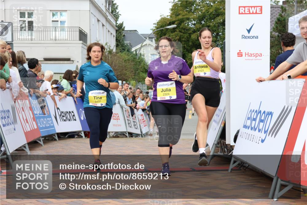 31.08.2025 - 21. Blankeneser Heldenlauf Strokosch-Dieckow http://msf.ph/oto/8659213 31.08.2025 10:31:11 Ziel 2437, 2324, 2147, 2121, 2307, 2018 meine-sportfotos.de