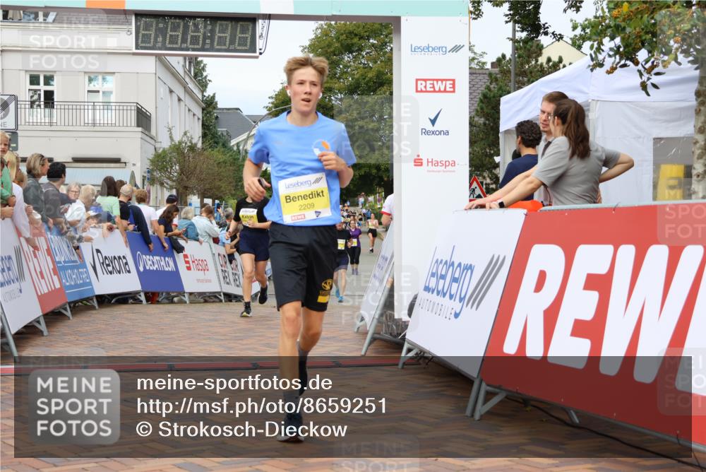31.08.2025 - 21. Blankeneser Heldenlauf Strokosch-Dieckow http://msf.ph/oto/8659251 31.08.2025 10:31:01 Ziel 2594, 2376, 2209, 2136, 2600, 2206, 2018 meine-sportfotos.de