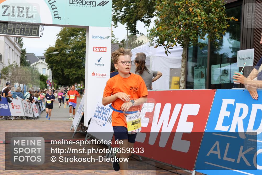 31.08.2025 - 21. Blankeneser Heldenlauf Strokosch-Dieckow http://msf.ph/oto/8659333 31.08.2025 10:30:41 Ziel 2560, 2106, 2179, 2599, 2279, 2102 meine-sportfotos.de