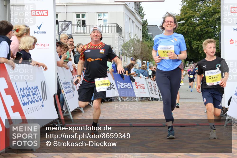 31.08.2025 - 21. Blankeneser Heldenlauf Strokosch-Dieckow http://msf.ph/oto/8659349 31.08.2025 10:30:37 Ziel 2560, 2106, 2599, 2102 meine-sportfotos.de