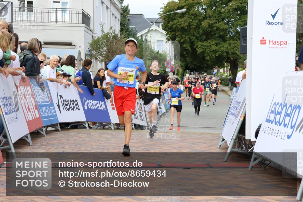 31.08.2025 - 21. Blankeneser Heldenlauf Strokosch-Dieckow http://msf.ph/oto/8659434 31.08.2025 10:30:05 Ziel 2210, 2260, 2169 meine-sportfotos.de