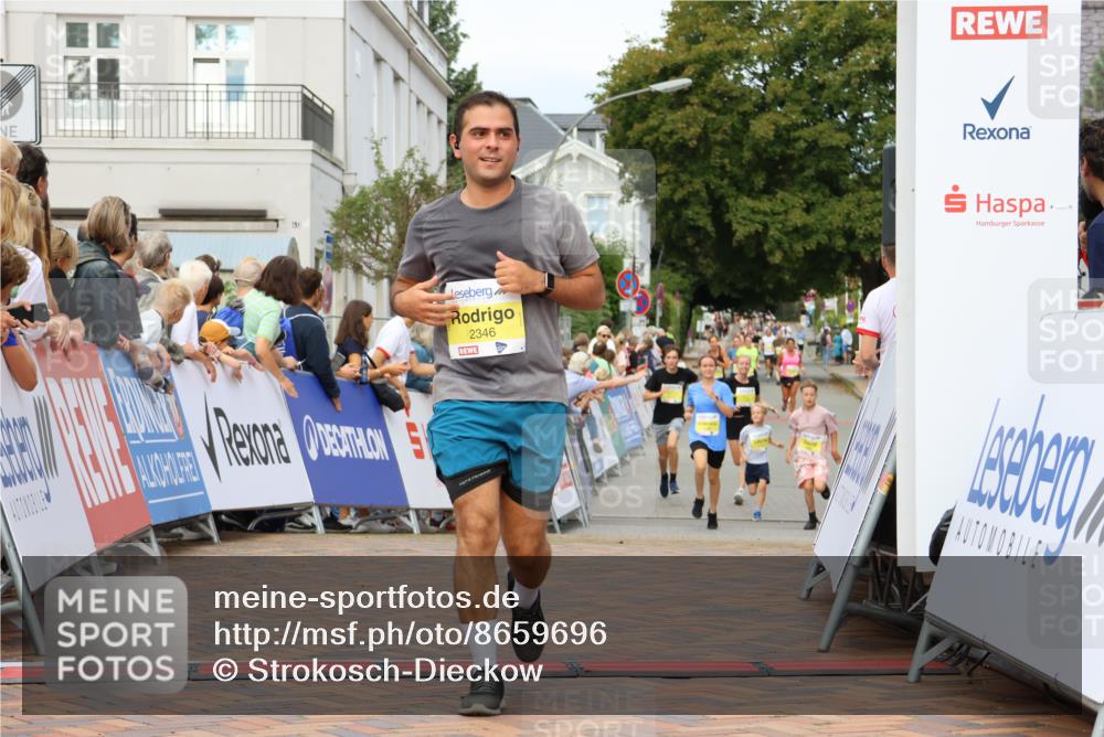 31.08.2025 - 21. Blankeneser Heldenlauf Strokosch-Dieckow http://msf.ph/oto/8659696 31.08.2025 10:28:48 Ziel 2346, 2697, 2700, 2387 meine-sportfotos.de