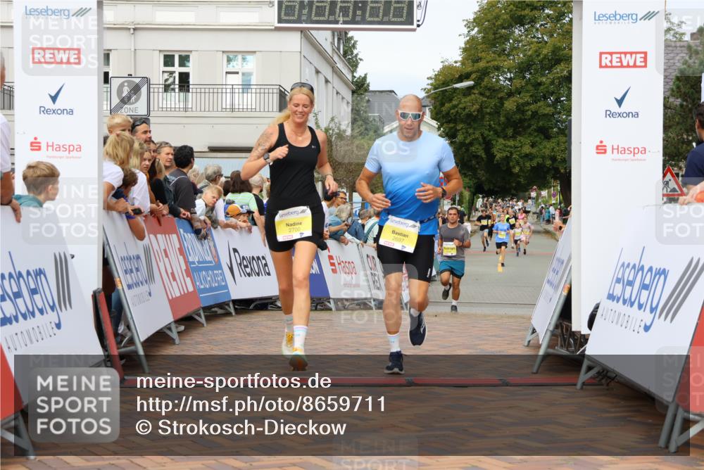 31.08.2025 - 21. Blankeneser Heldenlauf Strokosch-Dieckow http://msf.ph/oto/8659711 31.08.2025 10:28:43 Ziel 2346, 2697, 2700, 2351, 2687 meine-sportfotos.de