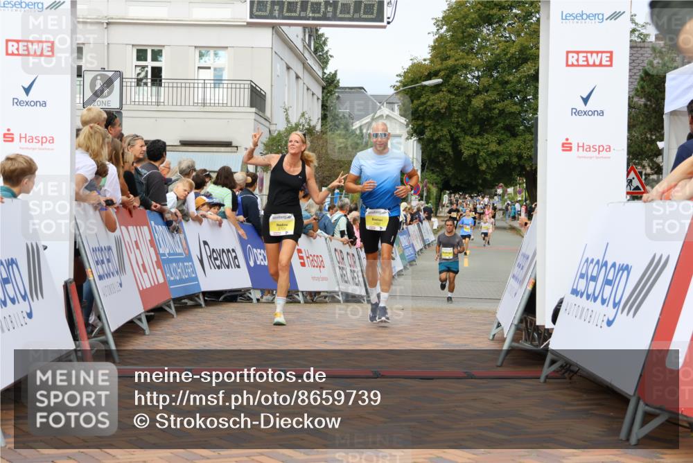 31.08.2025 - 21. Blankeneser Heldenlauf Strokosch-Dieckow http://msf.ph/oto/8659739 31.08.2025 10:28:41 Ziel 2727, 2697, 2700, 2351, 2687 meine-sportfotos.de