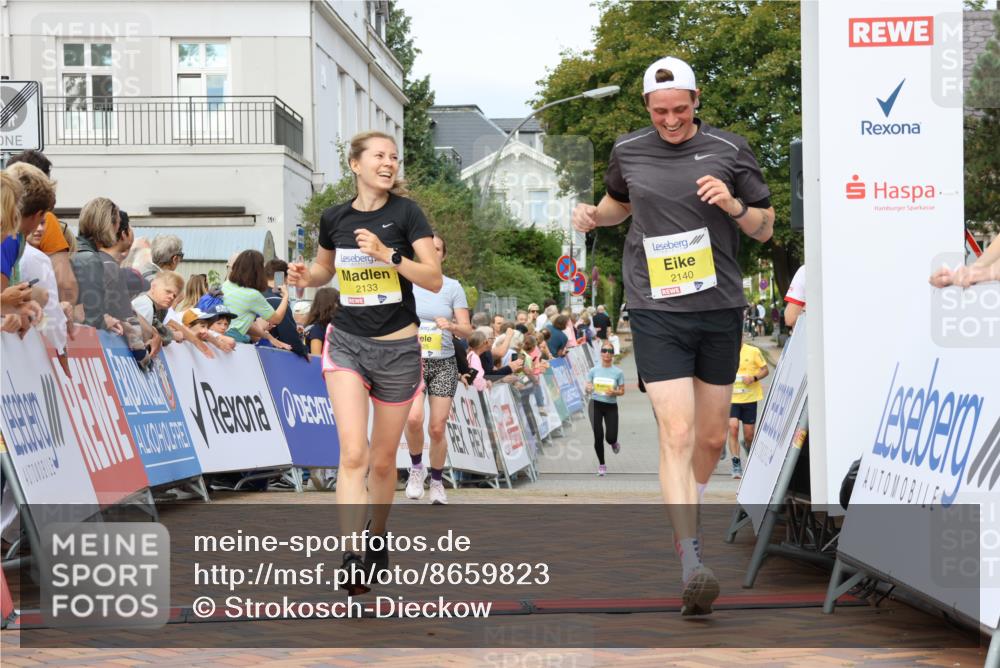 31.08.2025 - 21. Blankeneser Heldenlauf Strokosch-Dieckow http://msf.ph/oto/8659823 31.08.2025 10:28:16 Ziel 2348, 2140, 2133, 2625, 2088 meine-sportfotos.de