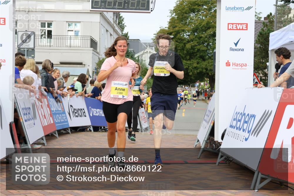 31.08.2025 - 21. Blankeneser Heldenlauf Strokosch-Dieckow http://msf.ph/oto/8660122 31.08.2025 10:26:56 Ziel 2364, 2749, 2478, 2468, 2393, 2380 meine-sportfotos.de
