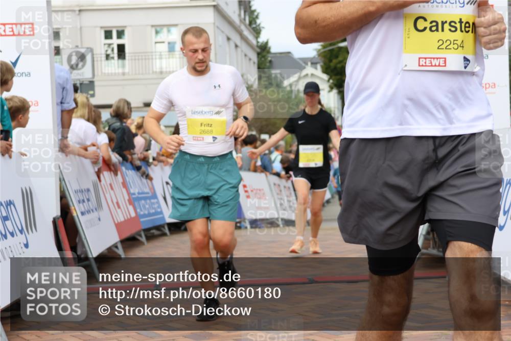 31.08.2025 - 21. Blankeneser Heldenlauf Strokosch-Dieckow http://msf.ph/oto/8660180 31.08.2025 10:26:35 Ziel 2706, 2254, 2497, 2648, 2688, 2007, 2487, 2296 meine-sportfotos.de