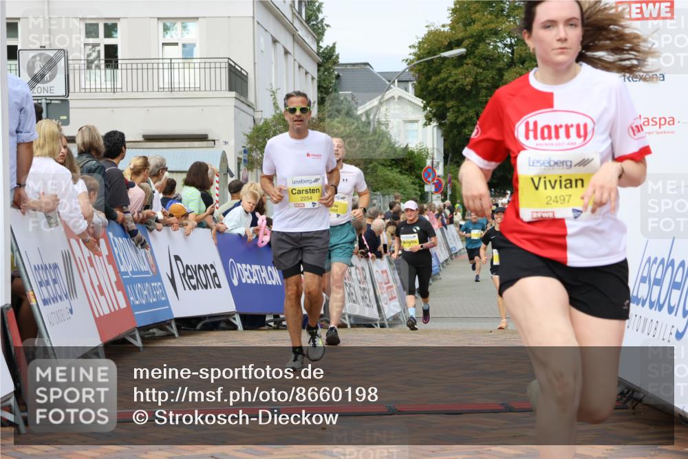 31.08.2025 - 21. Blankeneser Heldenlauf Strokosch-Dieckow http://msf.ph/oto/8660198 31.08.2025 10:26:32 Ziel 2706, 2254, 2497, 2688, 2007 meine-sportfotos.de