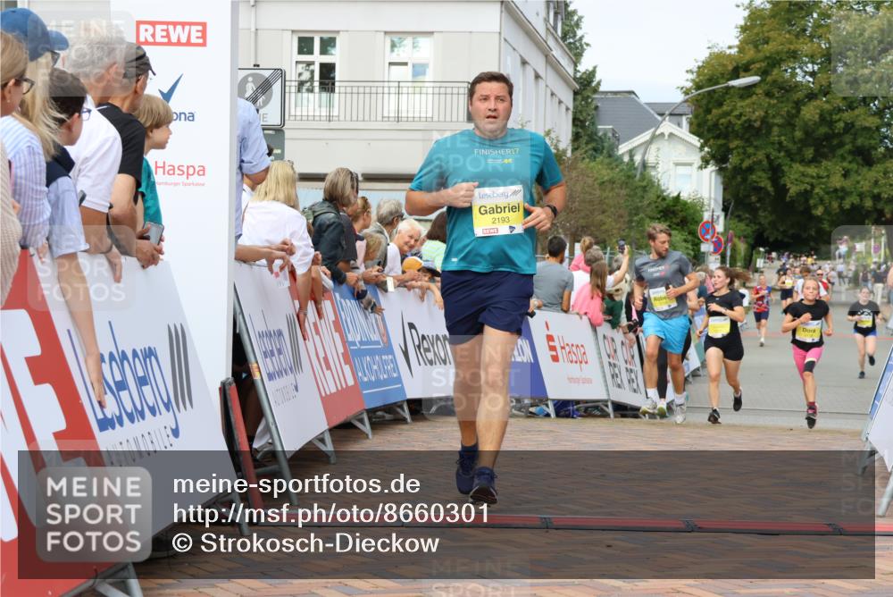 31.08.2025 - 21. Blankeneser Heldenlauf Strokosch-Dieckow http://msf.ph/oto/8660301 31.08.2025 10:26:01 Ziel 2736, 2777, 2342, 2193, 2070, 2241, 2243, 2119, 2118 meine-sportfotos.de