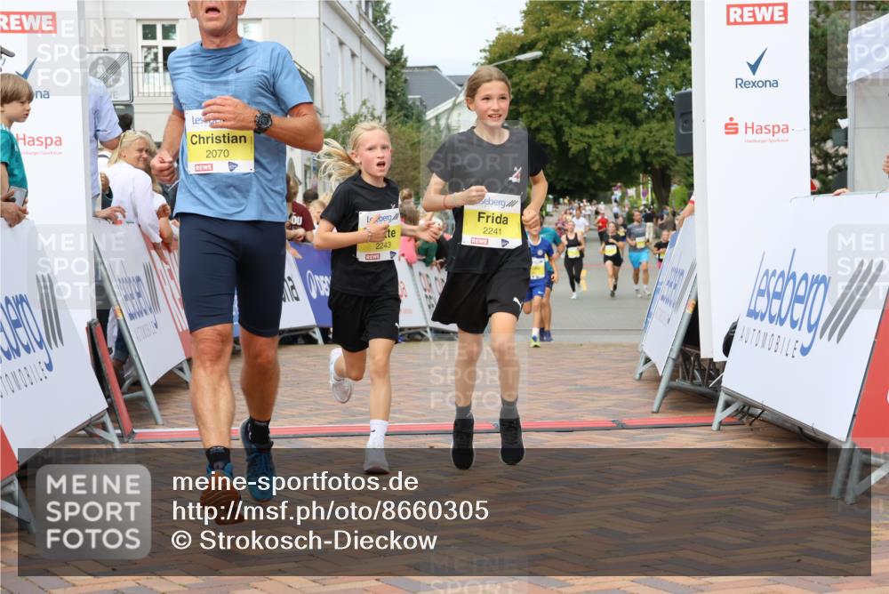 31.08.2025 - 21. Blankeneser Heldenlauf Strokosch-Dieckow http://msf.ph/oto/8660305 31.08.2025 10:25:55 Ziel 2342, 2472, 2070, 2241, 2243 meine-sportfotos.de