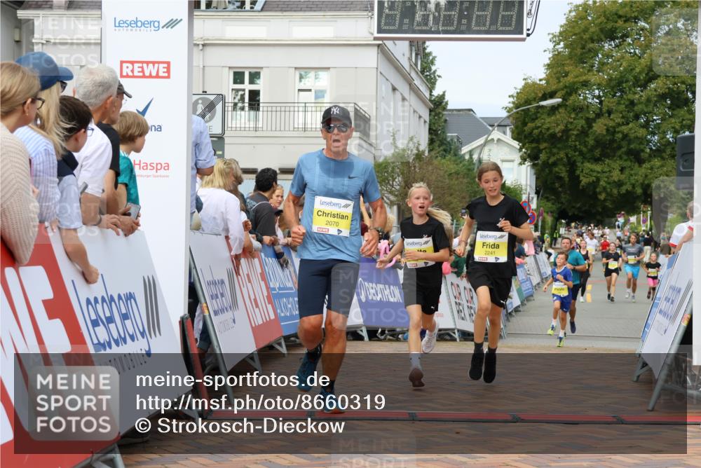 31.08.2025 - 21. Blankeneser Heldenlauf Strokosch-Dieckow http://msf.ph/oto/8660319 31.08.2025 10:25:54 Ziel 2342, 2472, 2070, 2241, 2243 meine-sportfotos.de