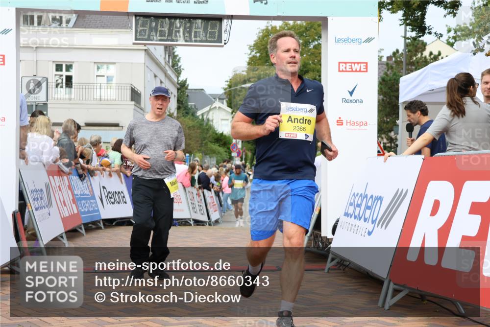 31.08.2025 - 21. Blankeneser Heldenlauf Strokosch-Dieckow http://msf.ph/oto/8660343 31.08.2025 10:25:42 Ziel 2410, 2742, 2366, 2235, 2726 meine-sportfotos.de
