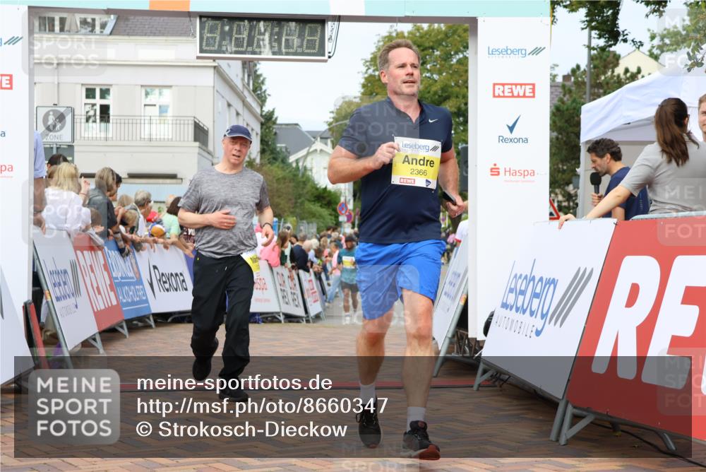 31.08.2025 - 21. Blankeneser Heldenlauf Strokosch-Dieckow http://msf.ph/oto/8660347 31.08.2025 10:25:42 Ziel 2410, 2742, 2366, 2235, 2726 meine-sportfotos.de