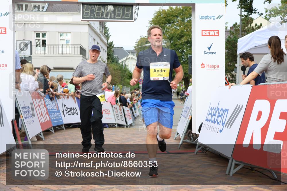 31.08.2025 - 21. Blankeneser Heldenlauf Strokosch-Dieckow http://msf.ph/oto/8660353 31.08.2025 10:25:42 Ziel 2410, 2742, 2366, 2235, 2726 meine-sportfotos.de