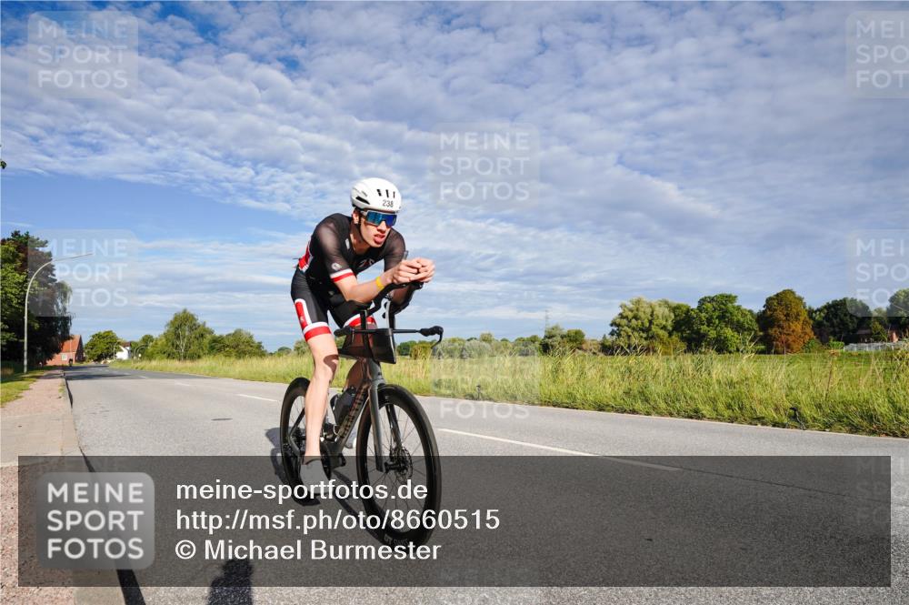 31.08.2025 - Elbe Triathlon Hamburg Michael Burmester http://msf.ph/oto/8660515 31.08.2025 08:39:26 Radfahren 200, 232, 238 meine-sportfotos.de
