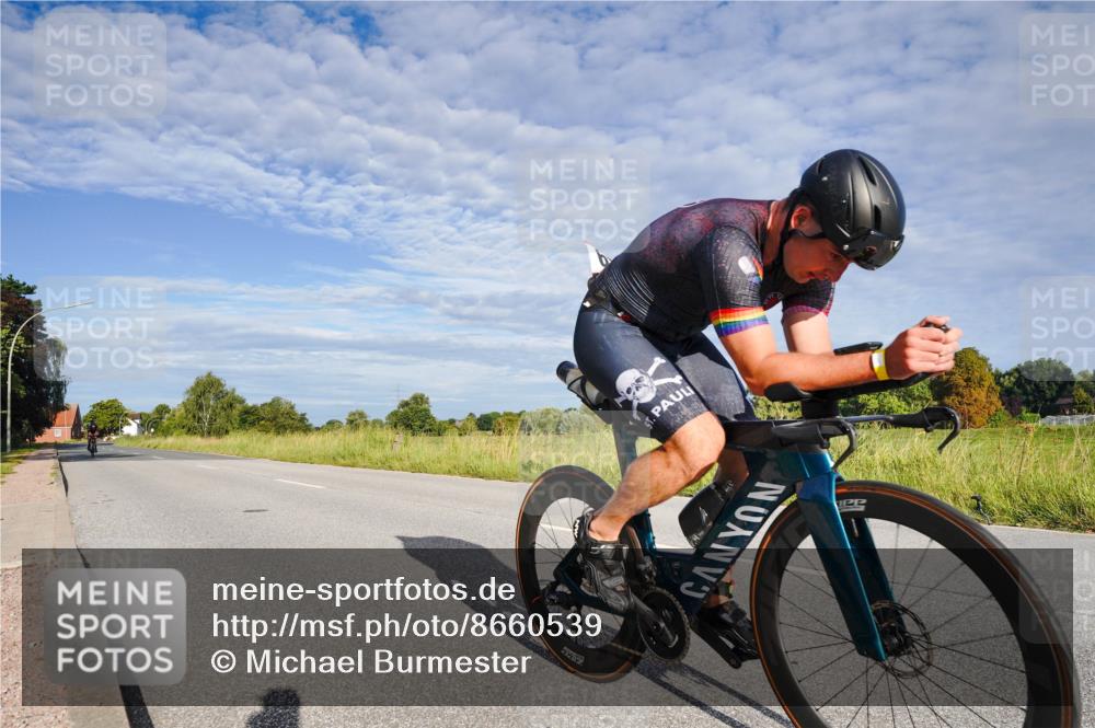 31.08.2025 - Elbe Triathlon Hamburg Michael Burmester http://msf.ph/oto/8660539 31.08.2025 08:41:20 Radfahren 169, 171 meine-sportfotos.de