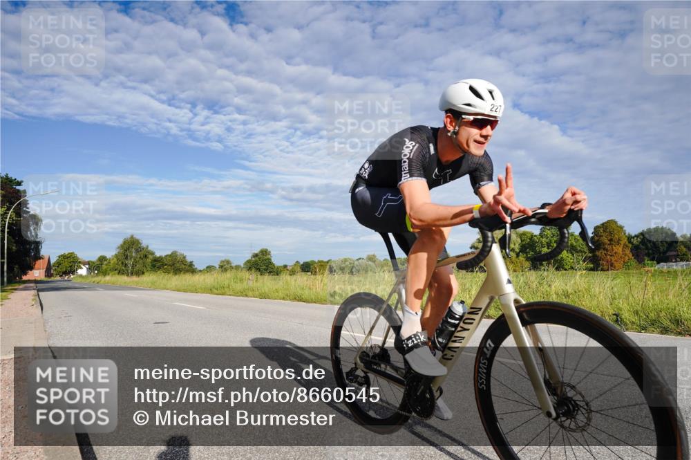 31.08.2025 - Elbe Triathlon Hamburg Michael Burmester http://msf.ph/oto/8660545 31.08.2025 08:41:44 Radfahren 227 meine-sportfotos.de