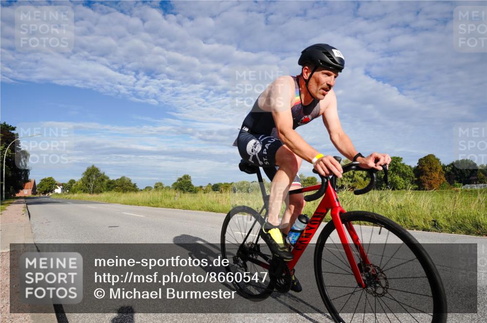 31.08.2025 - Elbe Triathlon Hamburg Michael Burmester http://msf.ph/oto/8660547 31.08.2025 08:42:00 Radfahren 180, 182 meine-sportfotos.de