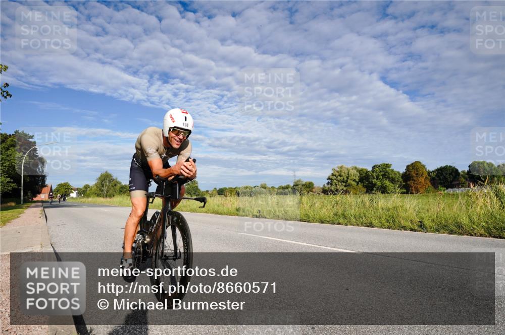 31.08.2025 - Elbe Triathlon Hamburg Michael Burmester http://msf.ph/oto/8660571 31.08.2025 08:43:53 Radfahren 177, 198, 199, 216 meine-sportfotos.de