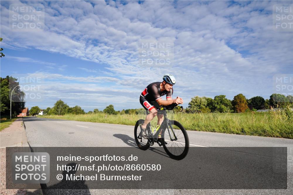 31.08.2025 - Elbe Triathlon Hamburg Michael Burmester http://msf.ph/oto/8660580 31.08.2025 08:44:47 Radfahren 239 meine-sportfotos.de