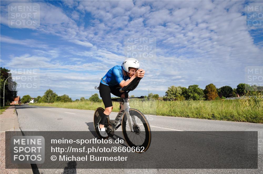 31.08.2025 - Elbe Triathlon Hamburg Michael Burmester http://msf.ph/oto/8660662 31.08.2025 08:50:29 Radfahren 186, 214, 223 meine-sportfotos.de