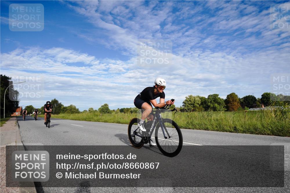 31.08.2025 - Elbe Triathlon Hamburg Michael Burmester http://msf.ph/oto/8660867 31.08.2025 08:57:41 Radfahren 261, 266, 324, 368 meine-sportfotos.de