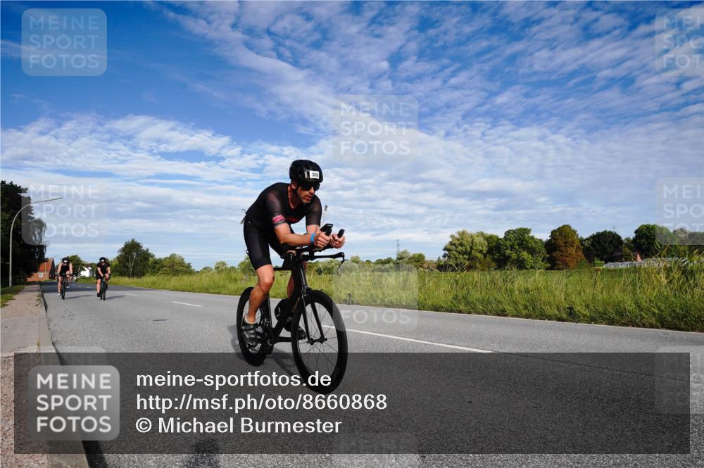 31.08.2025 - Elbe Triathlon Hamburg Michael Burmester http://msf.ph/oto/8660868 31.08.2025 08:57:42 Radfahren 261, 266, 324, 368 meine-sportfotos.de