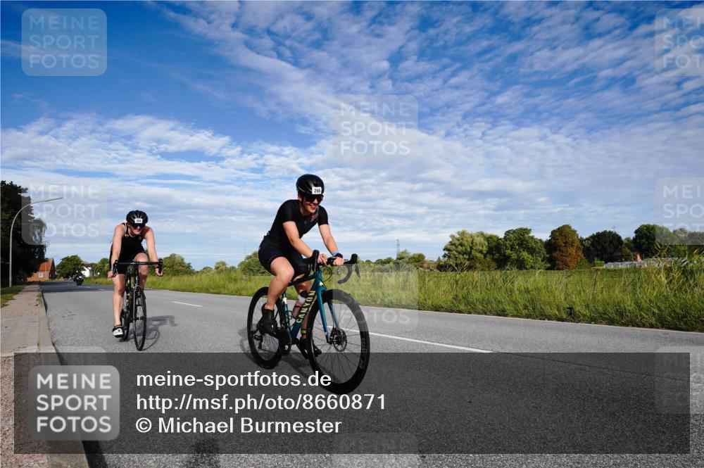 31.08.2025 - Elbe Triathlon Hamburg Michael Burmester http://msf.ph/oto/8660871 31.08.2025 08:57:43 Radfahren 261, 266, 324, 368 meine-sportfotos.de