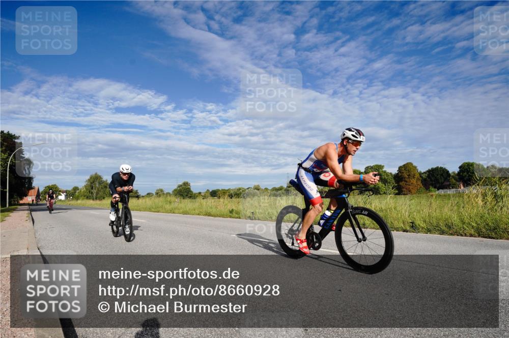 31.08.2025 - Elbe Triathlon Hamburg Michael Burmester http://msf.ph/oto/8660928 31.08.2025 08:59:03 Radfahren 282, 299, 308, 353 meine-sportfotos.de