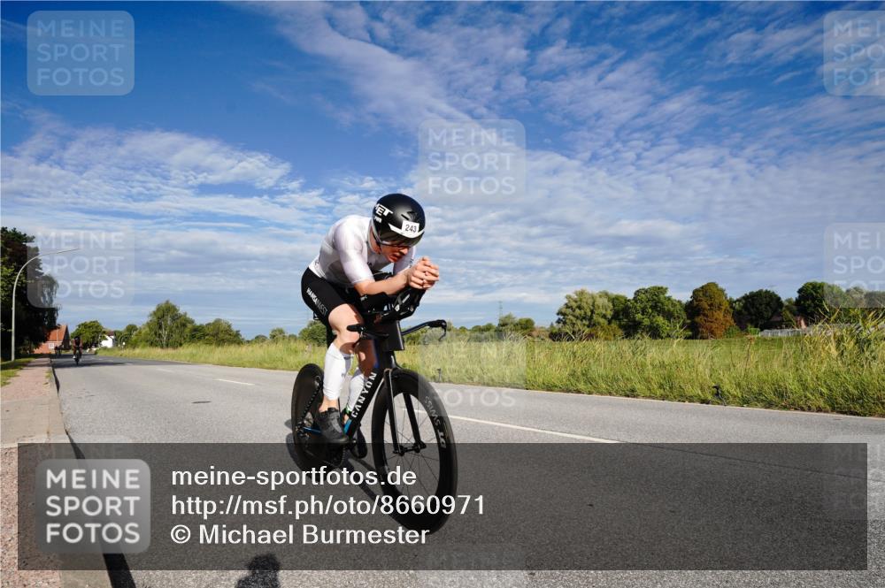 31.08.2025 - Elbe Triathlon Hamburg Michael Burmester http://msf.ph/oto/8660971 31.08.2025 08:59:48 Radfahren 197, 243, 389, 443 meine-sportfotos.de