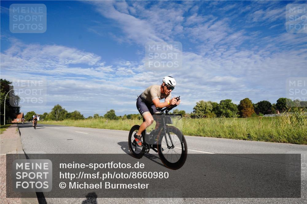 31.08.2025 - Elbe Triathlon Hamburg Michael Burmester http://msf.ph/oto/8660980 31.08.2025 08:59:53 Radfahren 192, 197, 389, 443 meine-sportfotos.de