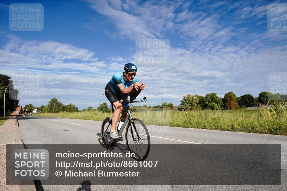 31.08.2025 - Elbe Triathlon Hamburg Michael Burmester http://msf.ph/oto/8661007 31.08.2025 09:00:20 Radfahren 297, 355, 374, 377 meine-sportfotos.de
