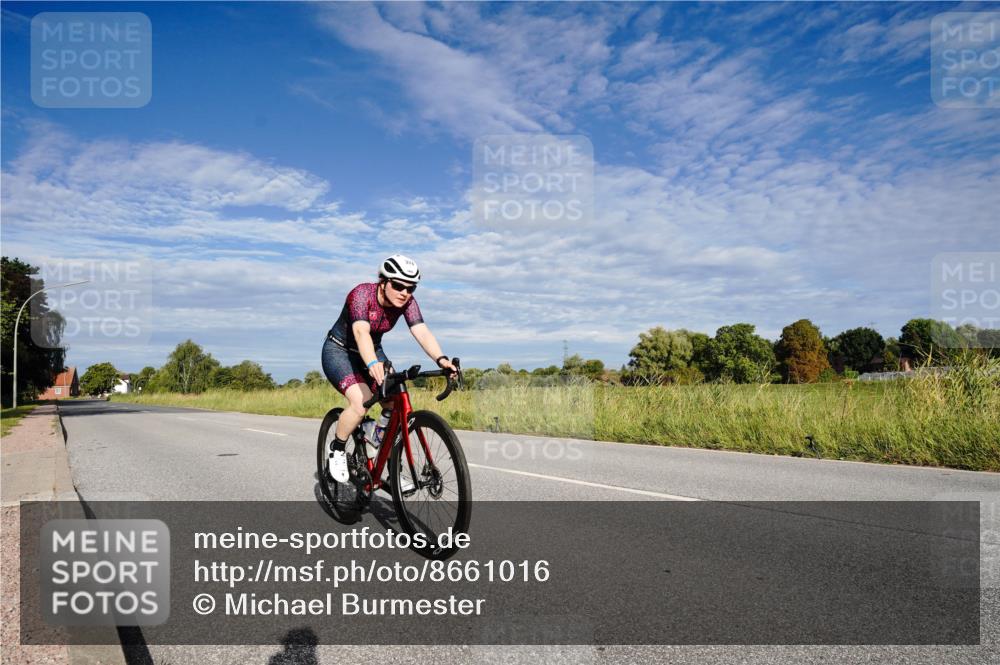 31.08.2025 - Elbe Triathlon Hamburg Michael Burmester http://msf.ph/oto/8661016 31.08.2025 09:00:26 Radfahren 374 meine-sportfotos.de