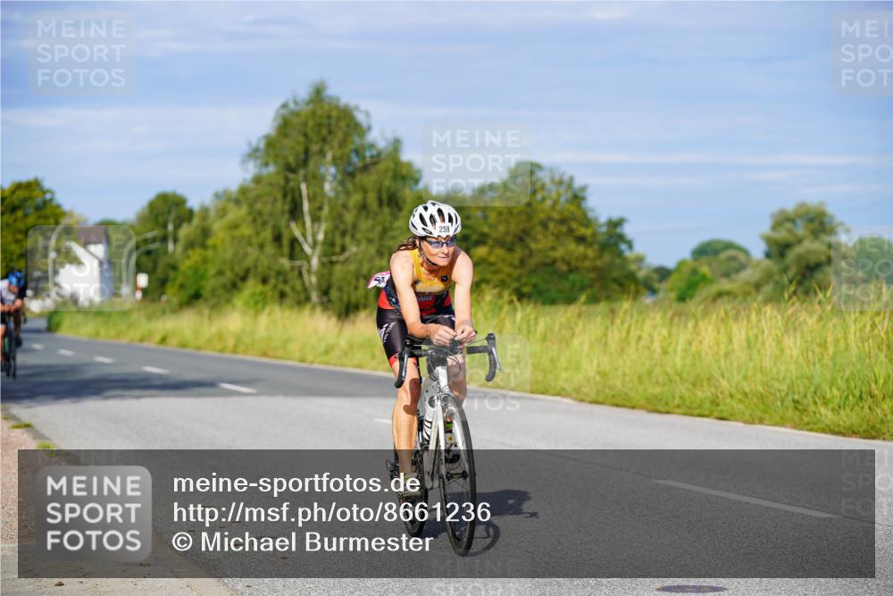 31.08.2025 - Elbe Triathlon Hamburg Michael Burmester http://msf.ph/oto/8661236 31.08.2025 08:58:21 Radfahren 212, 247, 259, 305, 385 meine-sportfotos.de