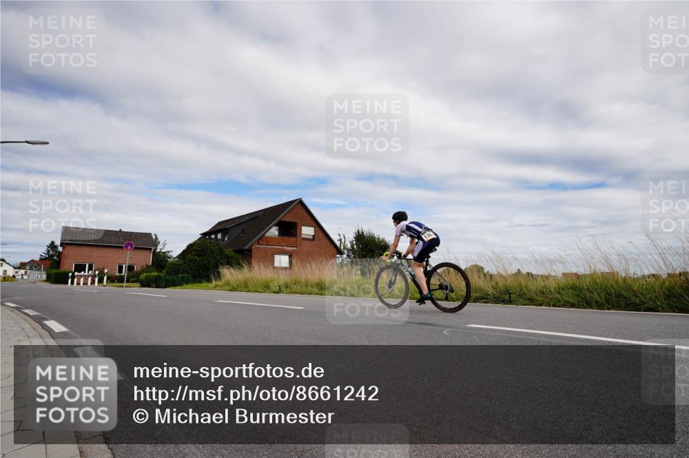 31.08.2025 - Elbe Triathlon Hamburg Michael Burmester http://msf.ph/oto/8661242 31.08.2025 16:01:16 Radfahren  meine-sportfotos.de