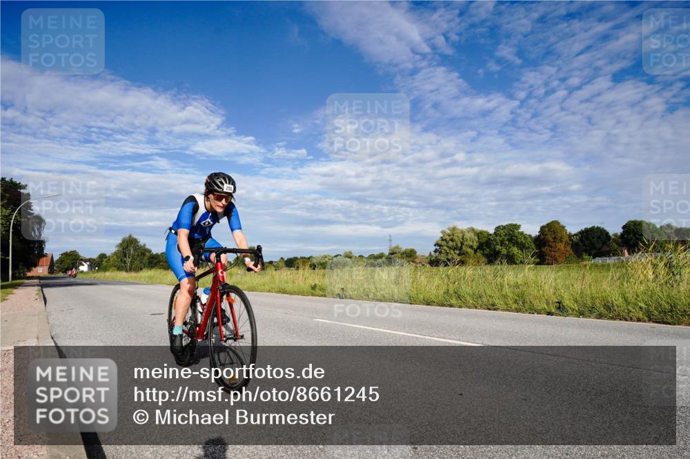 31.08.2025 - Elbe Triathlon Hamburg Michael Burmester http://msf.ph/oto/8661245 31.08.2025 09:04:43 Radfahren 220, 255 meine-sportfotos.de