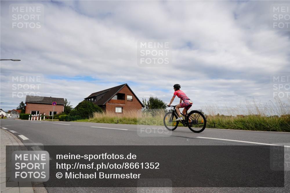 31.08.2025 - Elbe Triathlon Hamburg Michael Burmester http://msf.ph/oto/8661352 31.08.2025 16:05:16 Radfahren  meine-sportfotos.de
