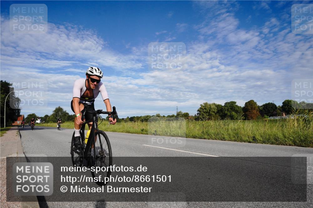 31.08.2025 - Elbe Triathlon Hamburg Michael Burmester http://msf.ph/oto/8661501 31.08.2025 09:08:23 Radfahren 215, 264, 440, 464, 553 meine-sportfotos.de