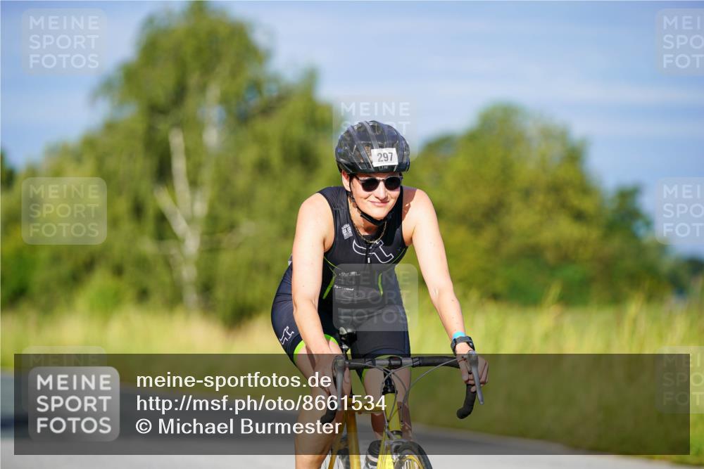 31.08.2025 - Elbe Triathlon Hamburg Michael Burmester http://msf.ph/oto/8661534 31.08.2025 09:00:22 Radfahren 297, 374, 377 meine-sportfotos.de