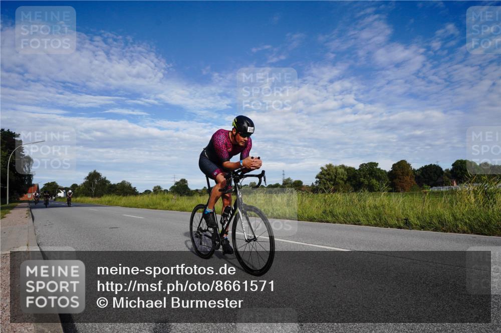 31.08.2025 - Elbe Triathlon Hamburg Michael Burmester http://msf.ph/oto/8661571 31.08.2025 09:09:06 Radfahren 199, 302, 370, 426, 430 meine-sportfotos.de