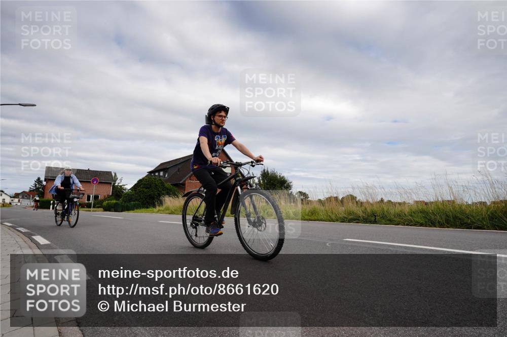 31.08.2025 - Elbe Triathlon Hamburg Michael Burmester http://msf.ph/oto/8661620 31.08.2025 16:13:30 Radfahren  meine-sportfotos.de