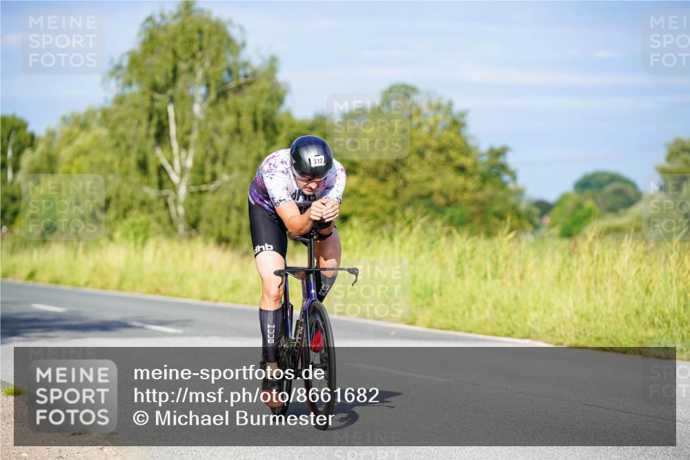 31.08.2025 - Elbe Triathlon Hamburg Michael Burmester http://msf.ph/oto/8661682 31.08.2025 09:02:08 Radfahren 312, 354 meine-sportfotos.de