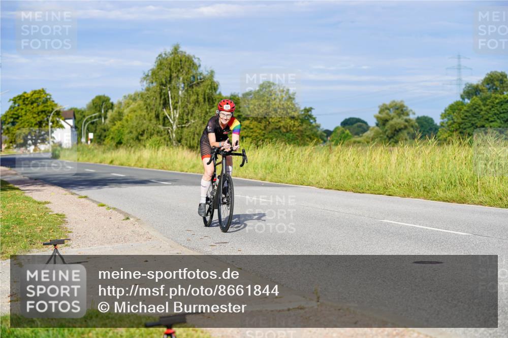 31.08.2025 - Elbe Triathlon Hamburg Michael Burmester http://msf.ph/oto/8661844 31.08.2025 09:04:02 Radfahren 327 meine-sportfotos.de