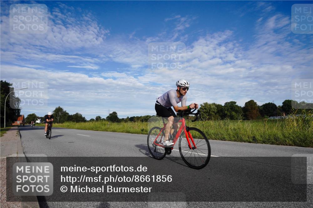31.08.2025 - Elbe Triathlon Hamburg Michael Burmester http://msf.ph/oto/8661856 31.08.2025 09:12:20 Radfahren 261, 321, 368, 389, 424 meine-sportfotos.de
