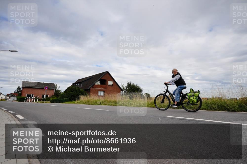 31.08.2025 - Elbe Triathlon Hamburg Michael Burmester http://msf.ph/oto/8661936 31.08.2025 16:31:45 Radfahren  meine-sportfotos.de