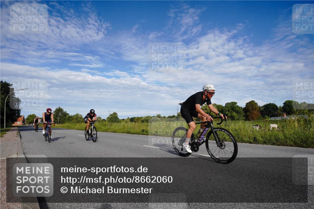 31.08.2025 - Elbe Triathlon Hamburg Michael Burmester http://msf.ph/oto/8662060 31.08.2025 09:14:19 Radfahren 216, 249, 256, 357, 496 meine-sportfotos.de