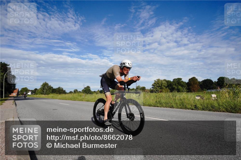 31.08.2025 - Elbe Triathlon Hamburg Michael Burmester http://msf.ph/oto/8662078 31.08.2025 09:14:36 Radfahren 186, 205, 409, 596, 630 meine-sportfotos.de